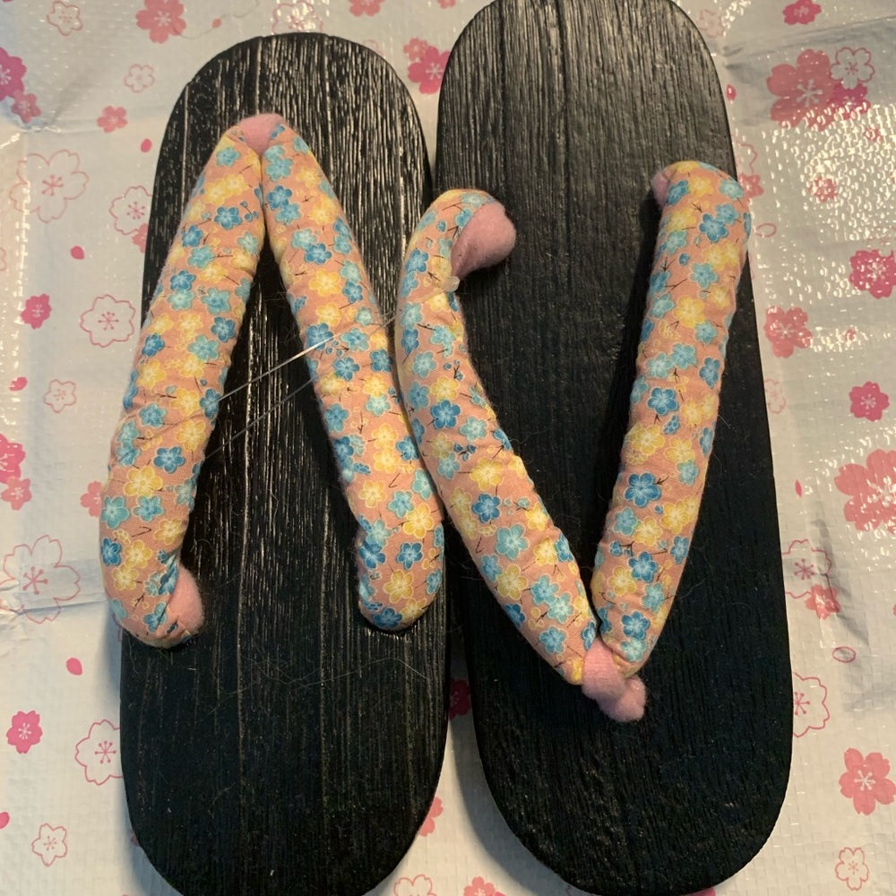 NWT Japanese Wooden Geta Shoes
